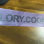 روبان سفید 2 سانتی متری با چاپ نقره ای GLORY.COOKIE تیراژ 1000 متری
