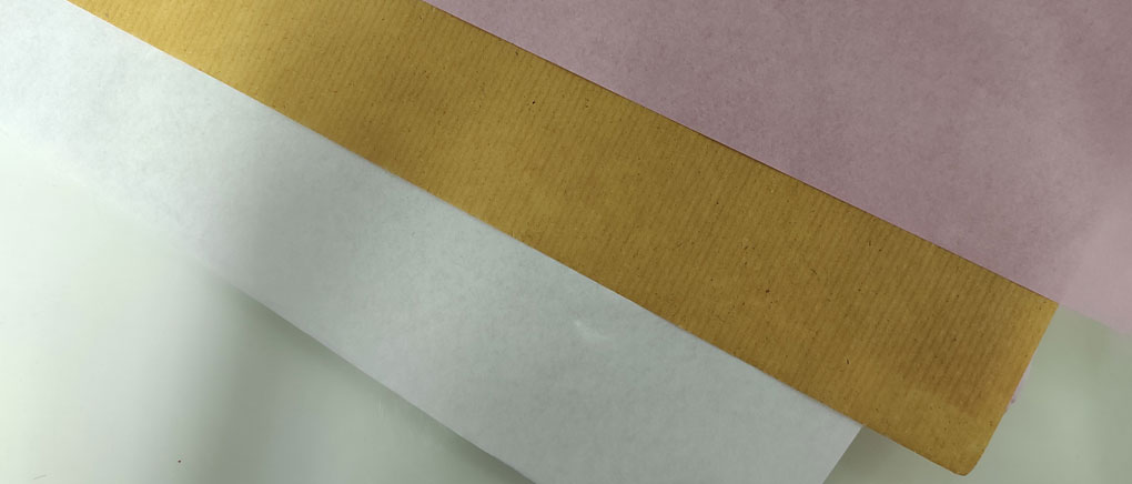 کاغذ آماده پوستی در رنگ های سفید، صورتی و کرافت ساده موجود می باشد.
