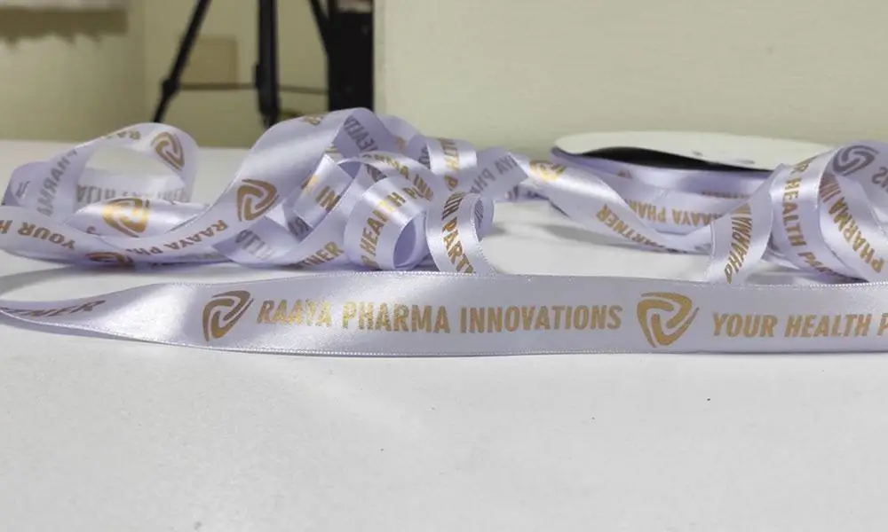 107-1 روبان سفید ساتن با غزل گالری