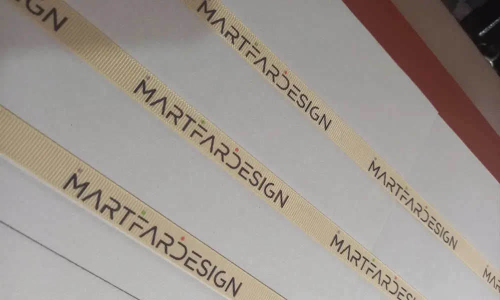 2022-05-22_11-11-59 روبان طلایی با چاپ مشکی دیزاین