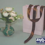 روبان قهوه ای در کنار ساک دستی و چاپ