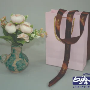 روبان قهوه ای در کنار ساک دستی و چاپ