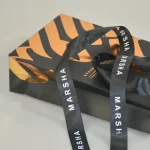 روبان مشکی کبریتی با چاپ سفید avaze