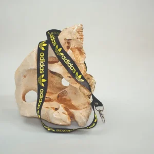 بند گردن آویز فروشگاه آدیداس