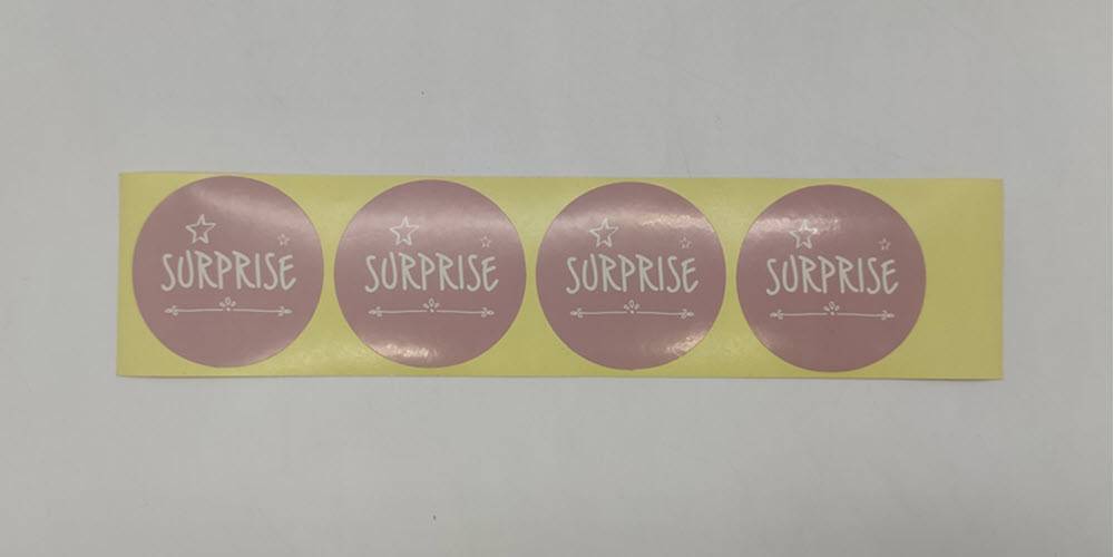 label08 لیبل دایره ای آماده suprise قطر 5.5 سانتی متر بسته 200 عددی