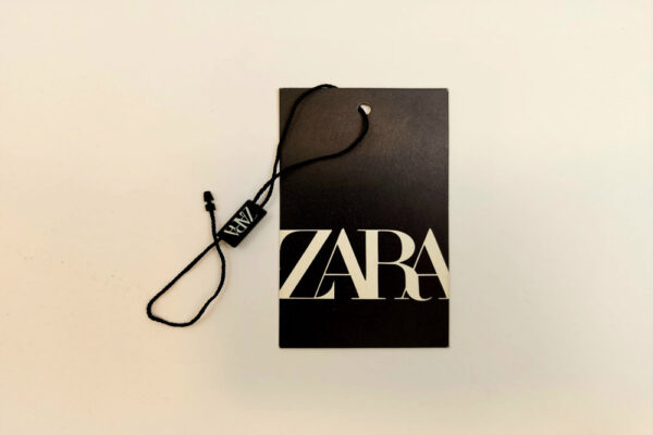 اتیکت مقوایی مشکی با چاپ سفید برند zara تیراژ 1000 عددی