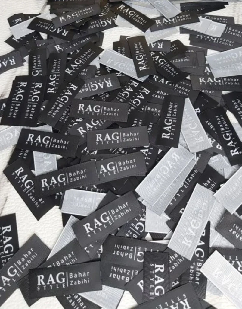 اتکیت پارچه ای ساتن مشکی برند ragstyle تیراژ 1000 عددی با برش