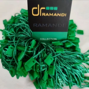 سفارش چاپ تگ مقوایی Dr ramandi به همراه نخ پلمپ سبز تیراژ 1000 عددی