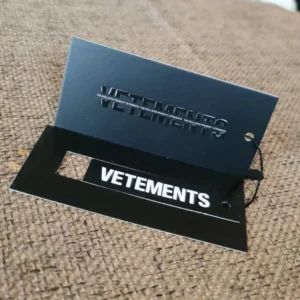 تگ مقوایی گلاسه 300 گرمی سلفون VETEMENTS تیراژ 1000 عددی