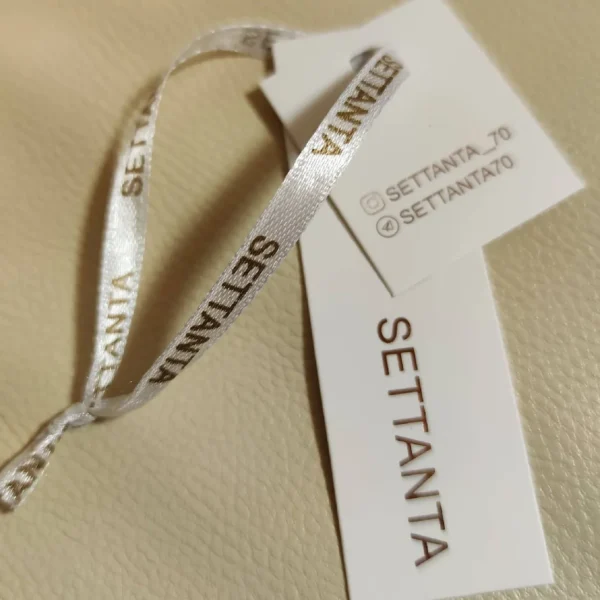 تگ مقوایی با روبان SETTANTA تیراژ 1000 عددی