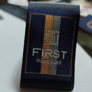 لیبل مارک پارچه ای FIRSTMENSWEAR تیراژ 1000 عددی