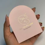 کارت ویزیت طلاکوب کارتی قالبدار صورتی GIL COSMETIC SHOP تیراژ 1000 عددی