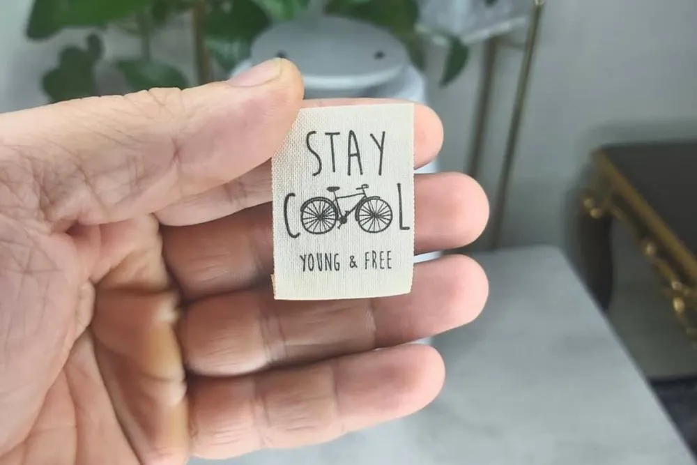مارک پارچه ای کتان با چاپ مشکی STAY COOL تیراژ 1000 عددی