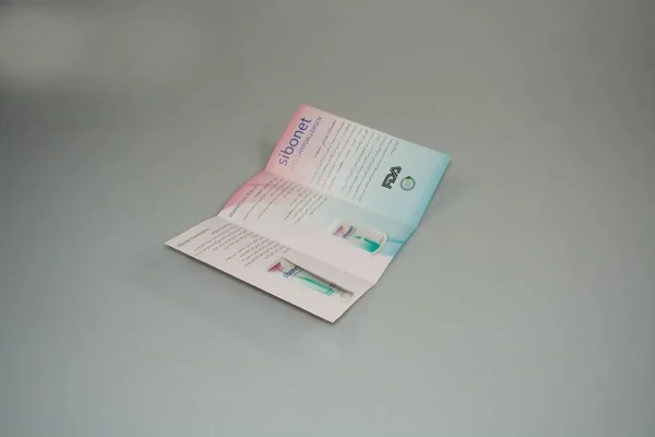 سفارش بروشور گلاسه سیبونت ph5.5 تیراژ 1000 عددی
