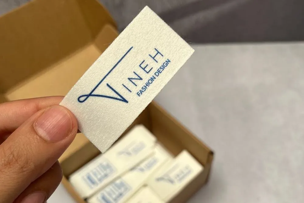 مارک پارچه ای برند VINEH FASHION DESIGN تیراژ 1000 عددی